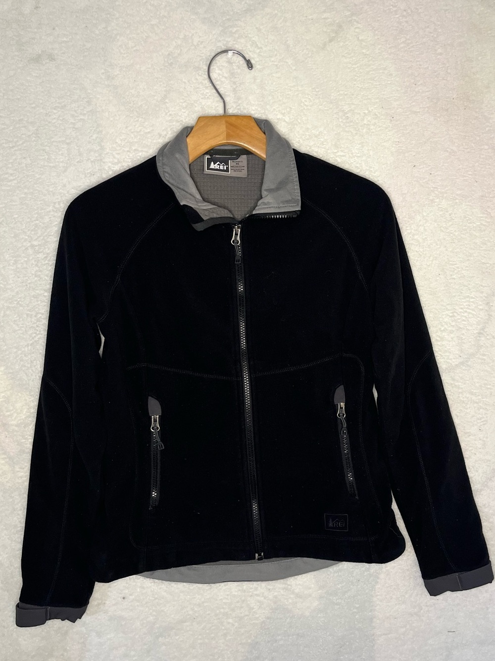 REI Size XS Women's Black Fleece Jacket with Gray Collar
